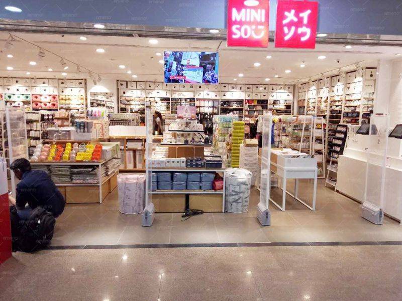 MINISO boutique installerer CuboM AM7806 sikkerhetsdør