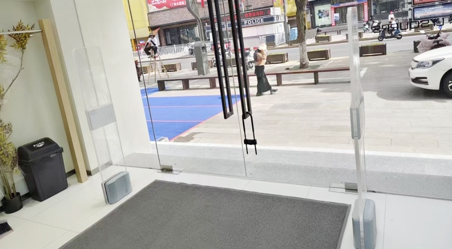 AM&RFID dobbel frekvens: Intelligent sikkerhet for kleshandelen.